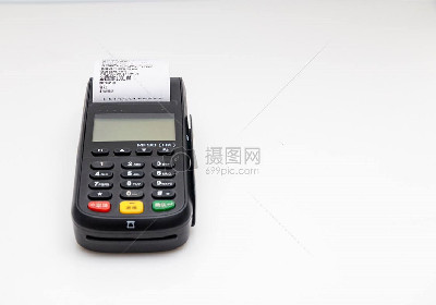 pos機刷卡怎么刷那面放？